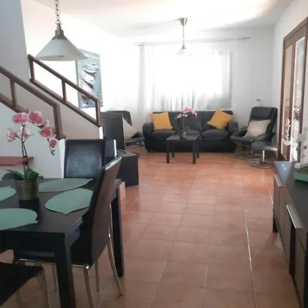 Super Detached Private Near The Beach- Heated Pool-wifi-uk Tv * Playa Blanca (Lanzarote)