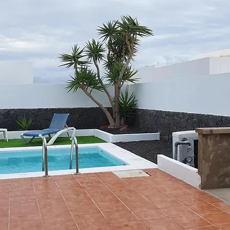 Villa Super Detached Private Near The Beach- Heated Pool-wifi-uk Tv Playa Blanca (Lanzarote)