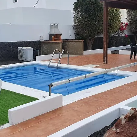 Super Detached Private Near The Beach- Heated Pool-wifi-uk Tv Villa